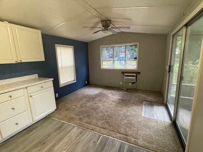 Building Photo - 1 Bedroom 1 Bath Mobile in Park
