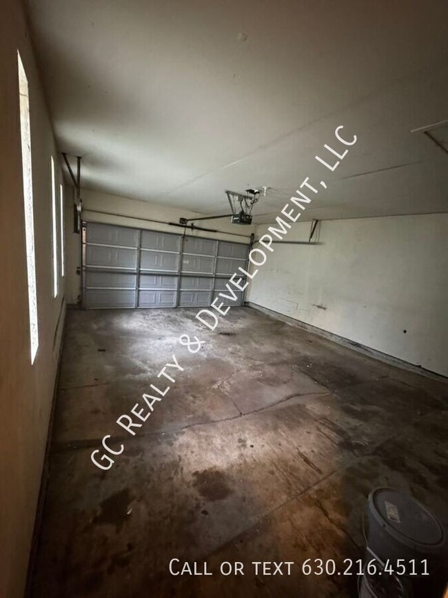 Building Photo - 1104 W 187th St