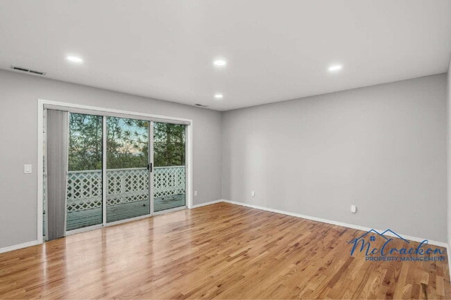 Building Photo - 525 Ashland Loop Rd