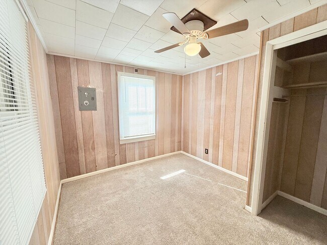 Building Photo - Charming 3-Bedroom Home With Screened Front Porch