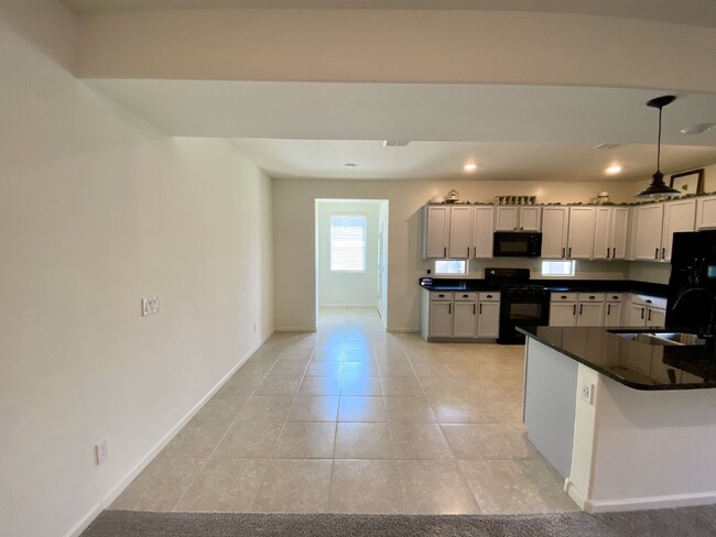 Building Photo - "Modern and contemporary 4-Bedroom/2bath H...