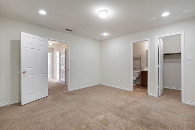 Building Photo - 7823 Kingsbury Wood