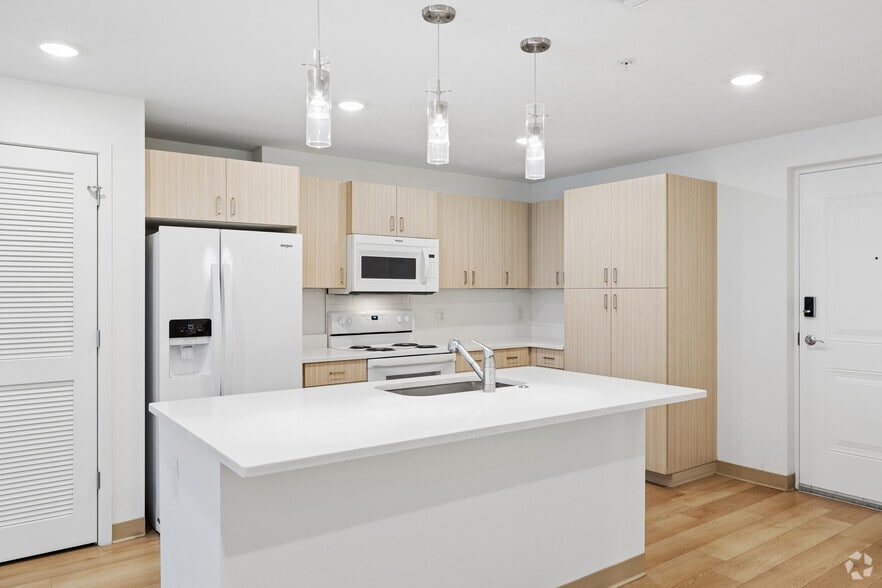 2BR, 2BA - 900SF - Kitchen - Cypress Square II