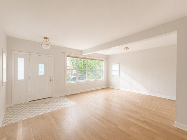 Building Photo - 3914 N Mozart St