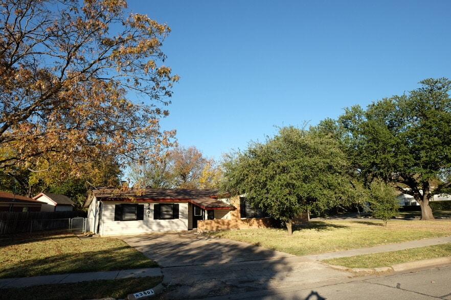 Building Photo - 3401 Princeton Dr
