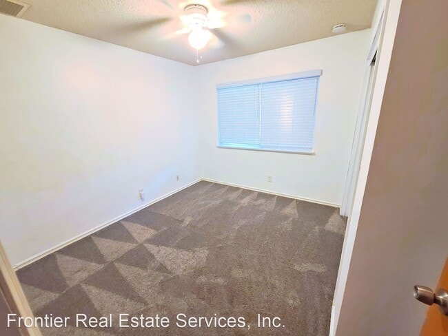 Building Photo - 3 br, 2 bath House - 4112 Charter Oaks Ave