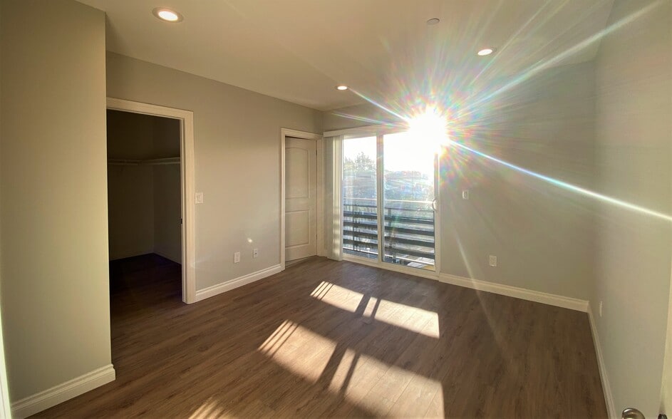 Building Photo - 5544 Romaine St