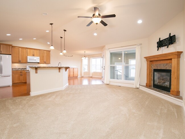 Building Photo - 1741 Golf Dr