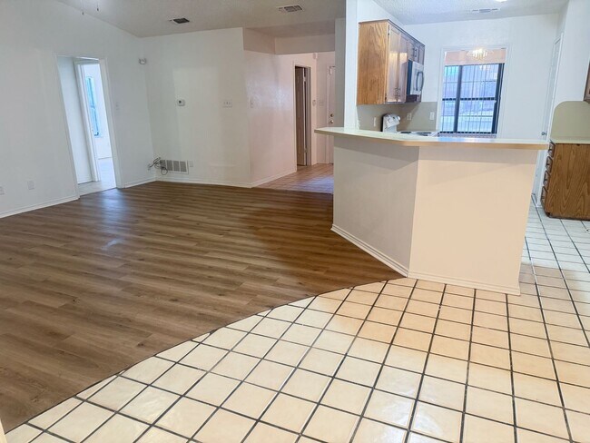 Building Photo - 1815 Cedarview Dr
