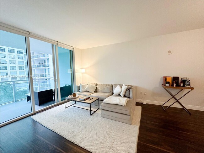 Building Photo - 951 Brickell Ave