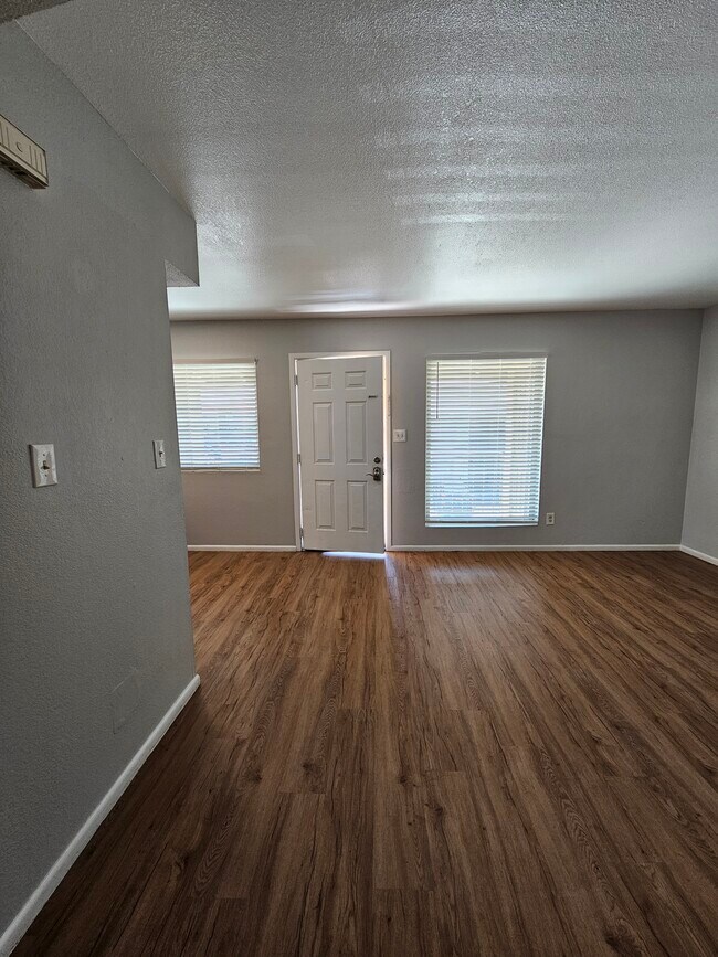 Building Photo - 11350 W Tennessee Ave