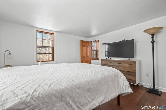 Building Photo - 62 Church St