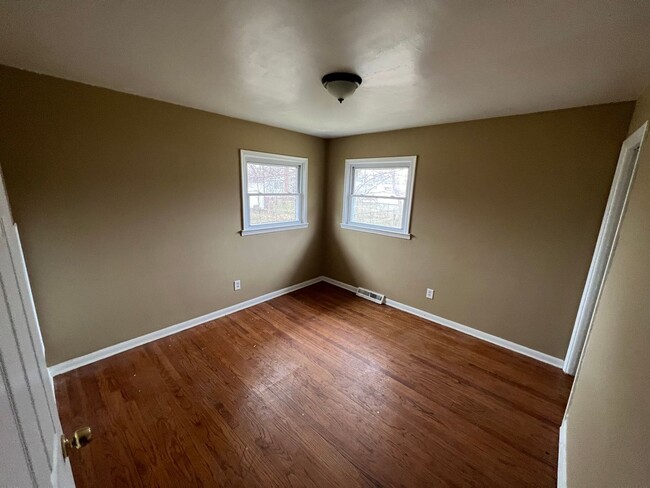 Building Photo - Stunning 3 Bedroom Brick House, near Gratiot in Roseville, freshly remodeled!
