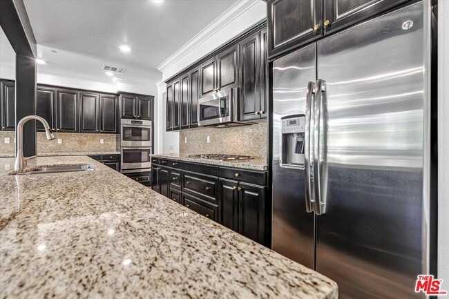 Building Photo - 577 Comet Ave