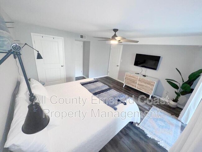 Building Photo - 3755 Scenic Hwy 98