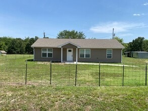 Building Photo - Beautiful Country Home For Lease!