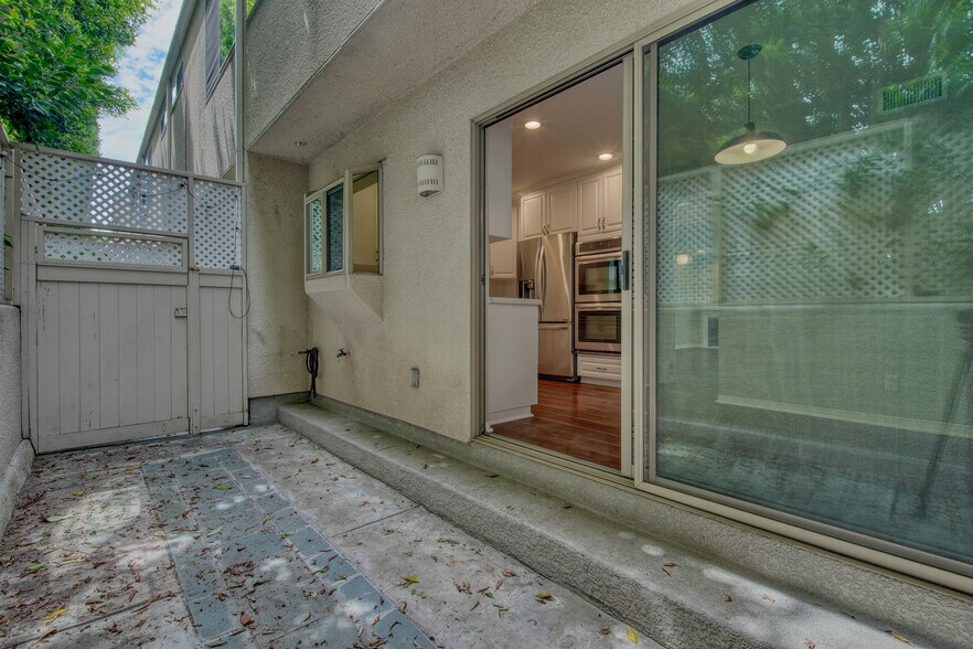 Building Photo - 14101 Dickens St