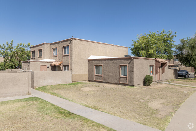 Building Photo - Hallcraft Villas West