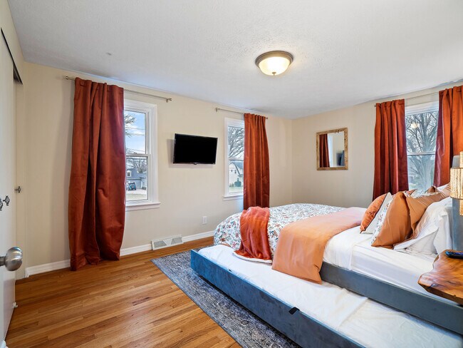 Building Photo - 32071 Lake Rd