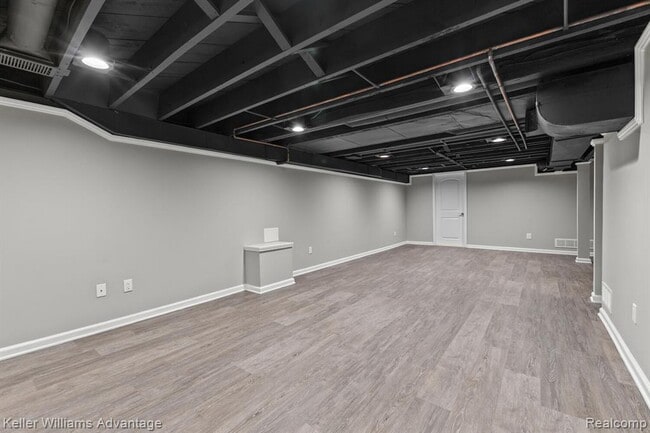 Building Photo - 4516 Robinwood Ave