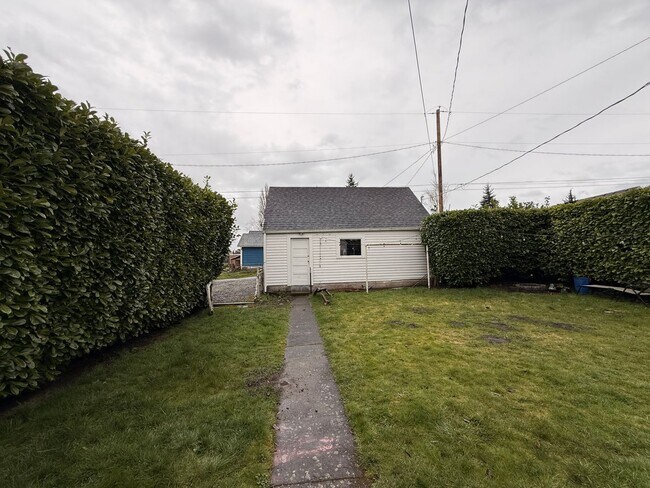 Building Photo - Beautiful home in York Neighborhood!