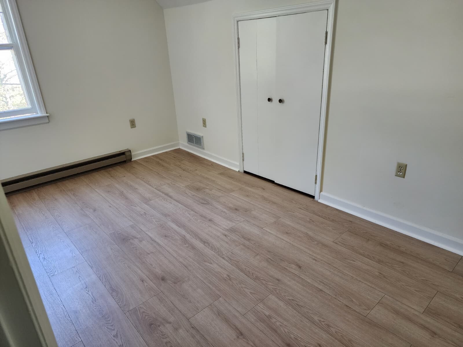 Building Photo - 132 W Seminary Ln