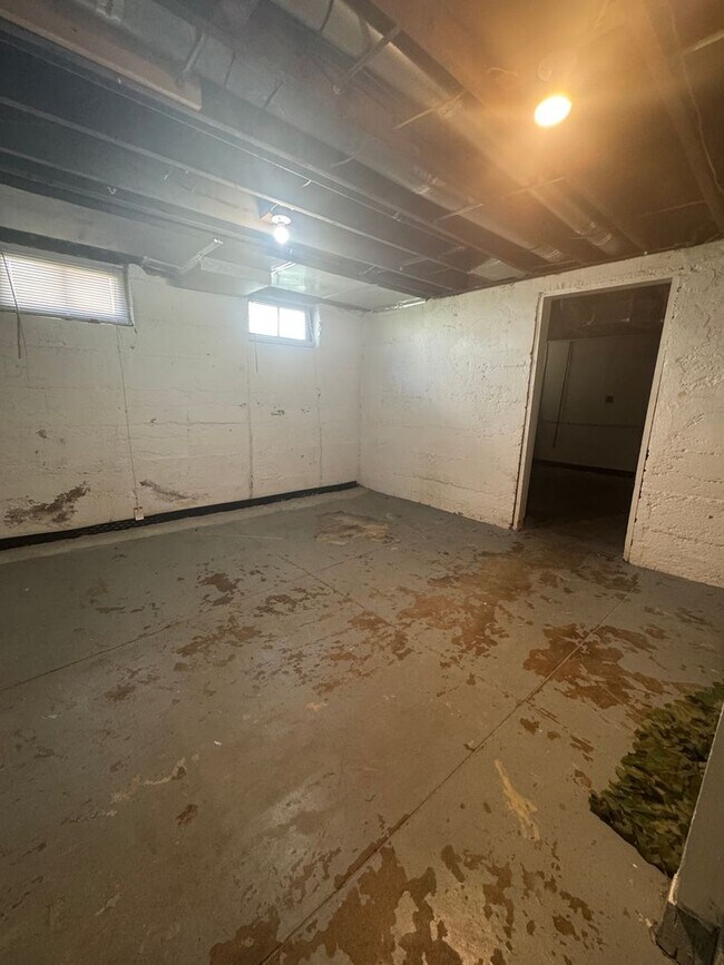 Building Photo - 202/204 Eaton Avenue