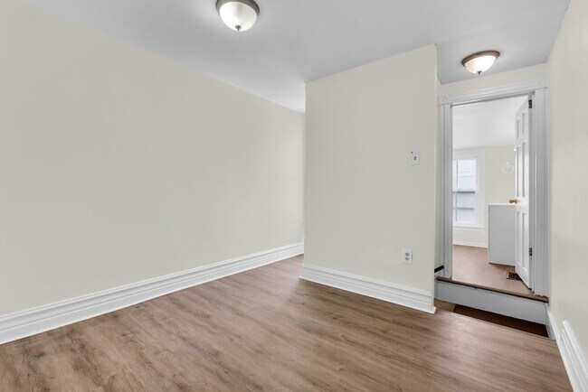Building Photo - 212 N Peach St
