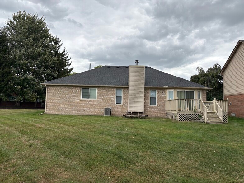 Building Photo - 50989 Middle River Dr