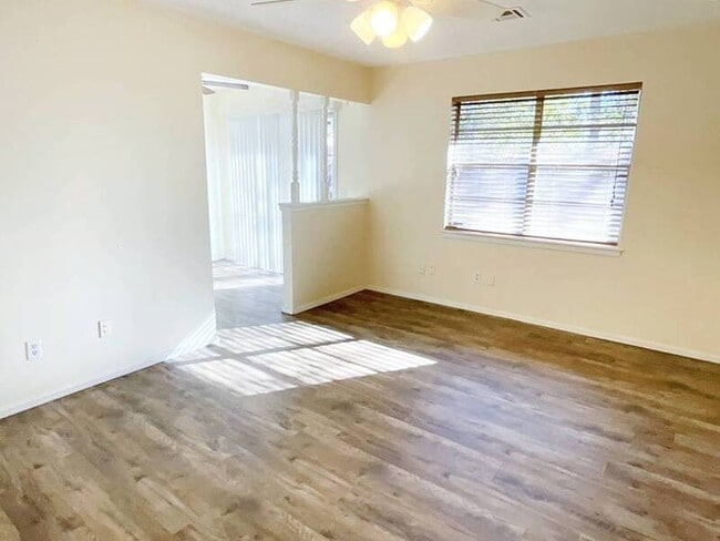 Building Photo - 644 Woodland Way