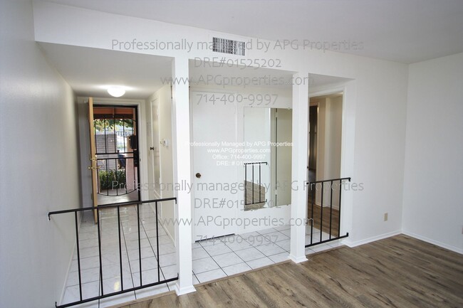 Building Photo - 3 Bedroom 1.5 Bathroom Townhome with a 2 c...