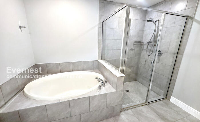 Building Photo - 518 Bristol Cir