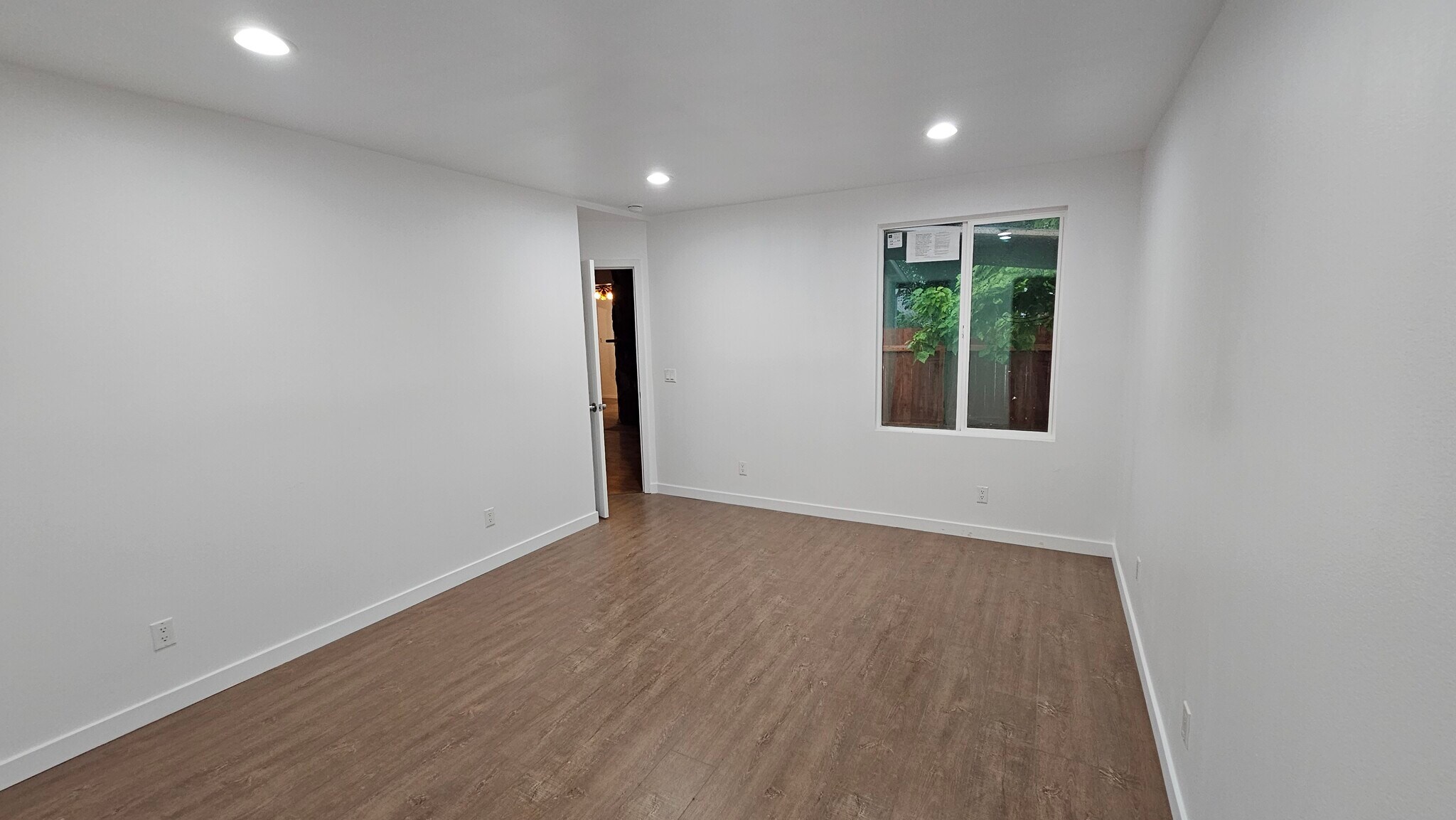 Building Photo - 15011 Hartland St