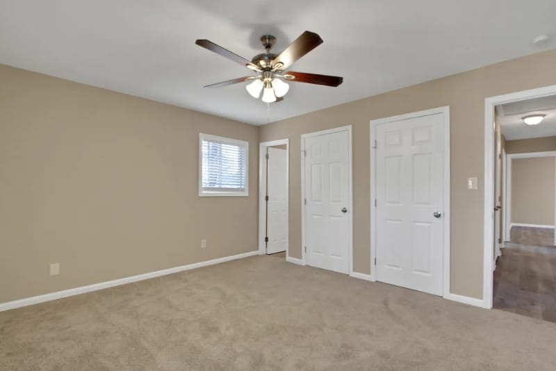 Building Photo - 5801 Oakleaf Dr
