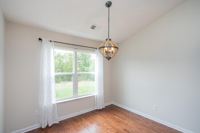 Building Photo - Single-level 2-bed, 2-bath townhome in 55+ community with pool, clubhouse, fitness center and gro...