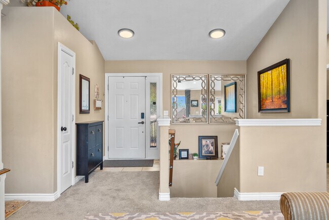 Building Photo - 1396 S Lukas Ln