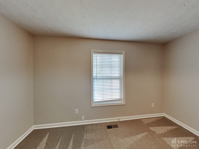 Building Photo - 102 Melleray Ct