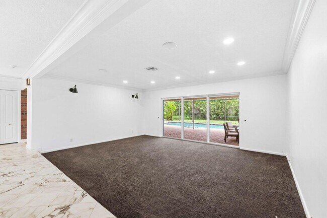 Building Photo - 7221 SW 7th St