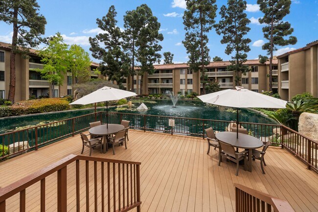 Building Photo - Beautiful 2BD/2BA Condo in Prime Pacific Beach Location!