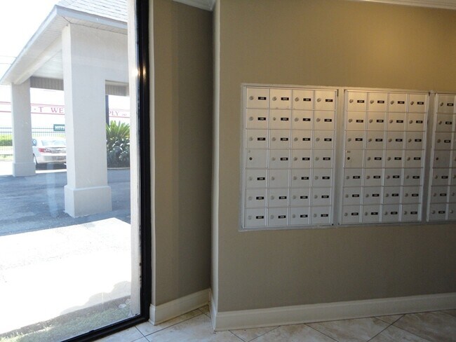 Building Photo - 2045 N 3rd St