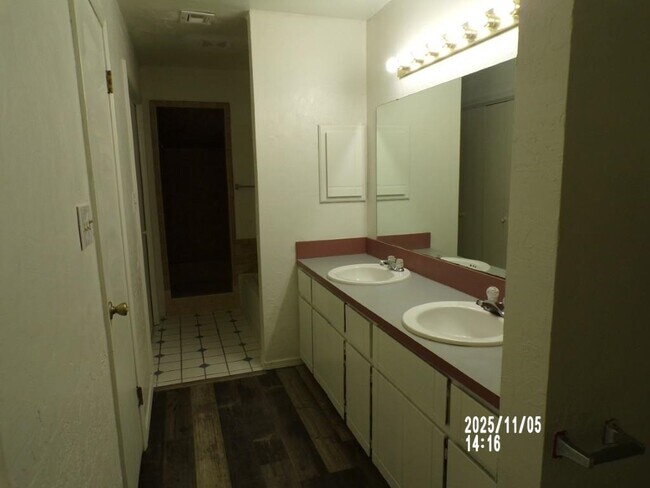 Building Photo - 2905 NE Tortoise Dr