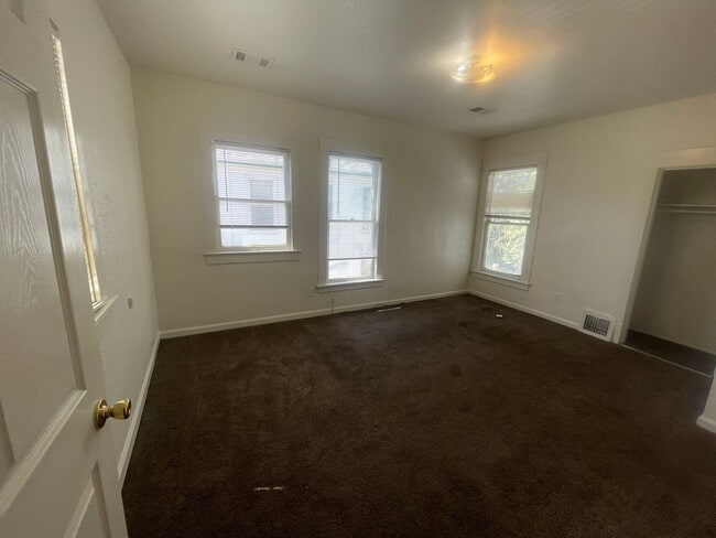 Building Photo - (1614 8th Ave)