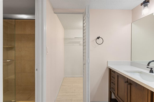 Building Photo - 3130 Millwood Terrace