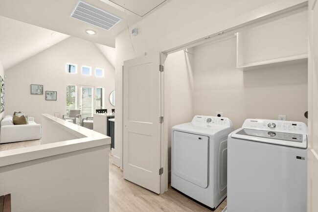 Building Photo - 1042 Homer St