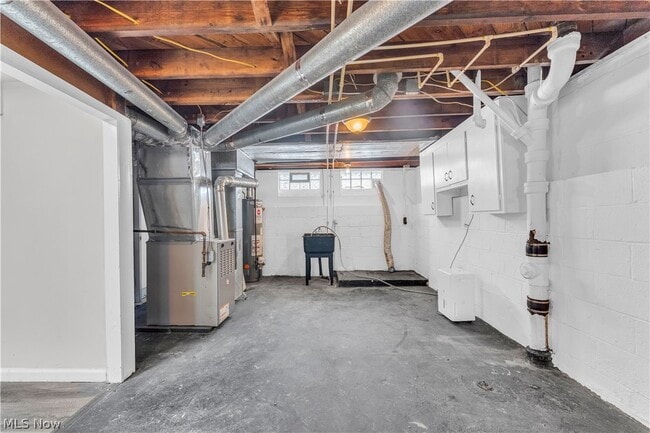 Building Photo - 876 E 209th St