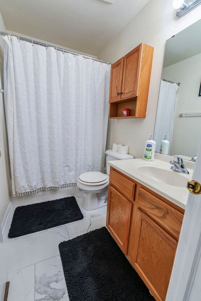 Building Photo - 784 Long Island Cir