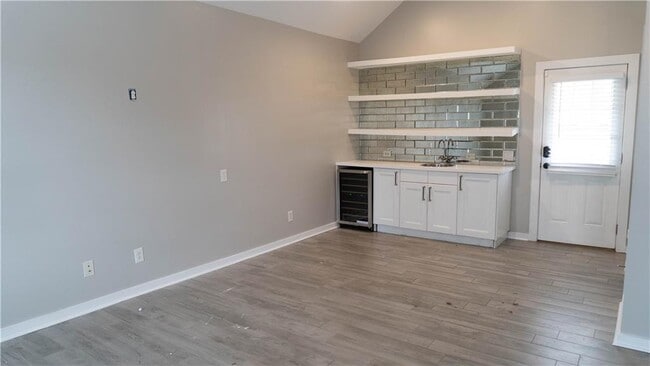 Building Photo - 6146 Holly Pk Ln SE