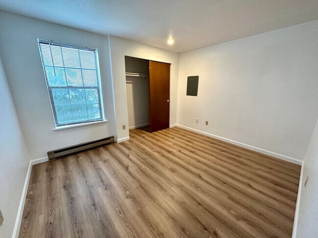 Building Photo - 2 Bed 1 Bath in heart of Bellingham Receive a $250 Amazon gift card upon move in!!