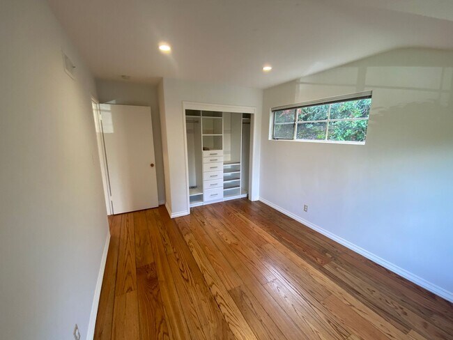 Building Photo - Charming Single-Family Home in Desirable Ladera Community