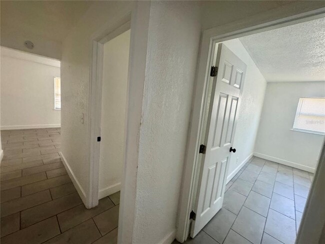 Building Photo - 6619 S Westshore Blvd